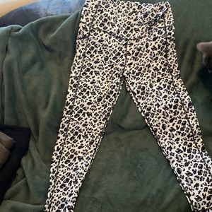 Zyia snow leopard Brilliant leggings